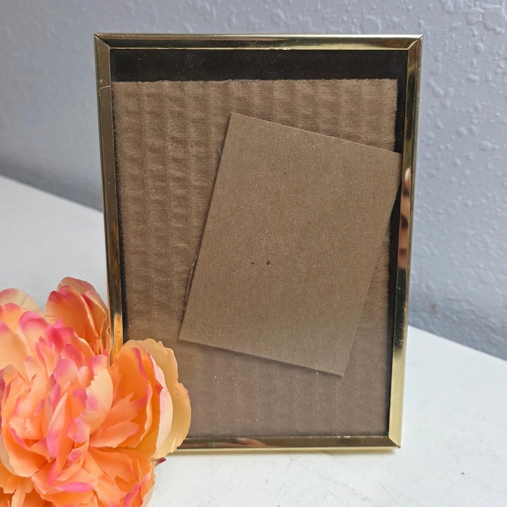 Vintage Gold Tone Thick Metal Single Picture Frame Ornate Desktop Stand 5 x 7 in